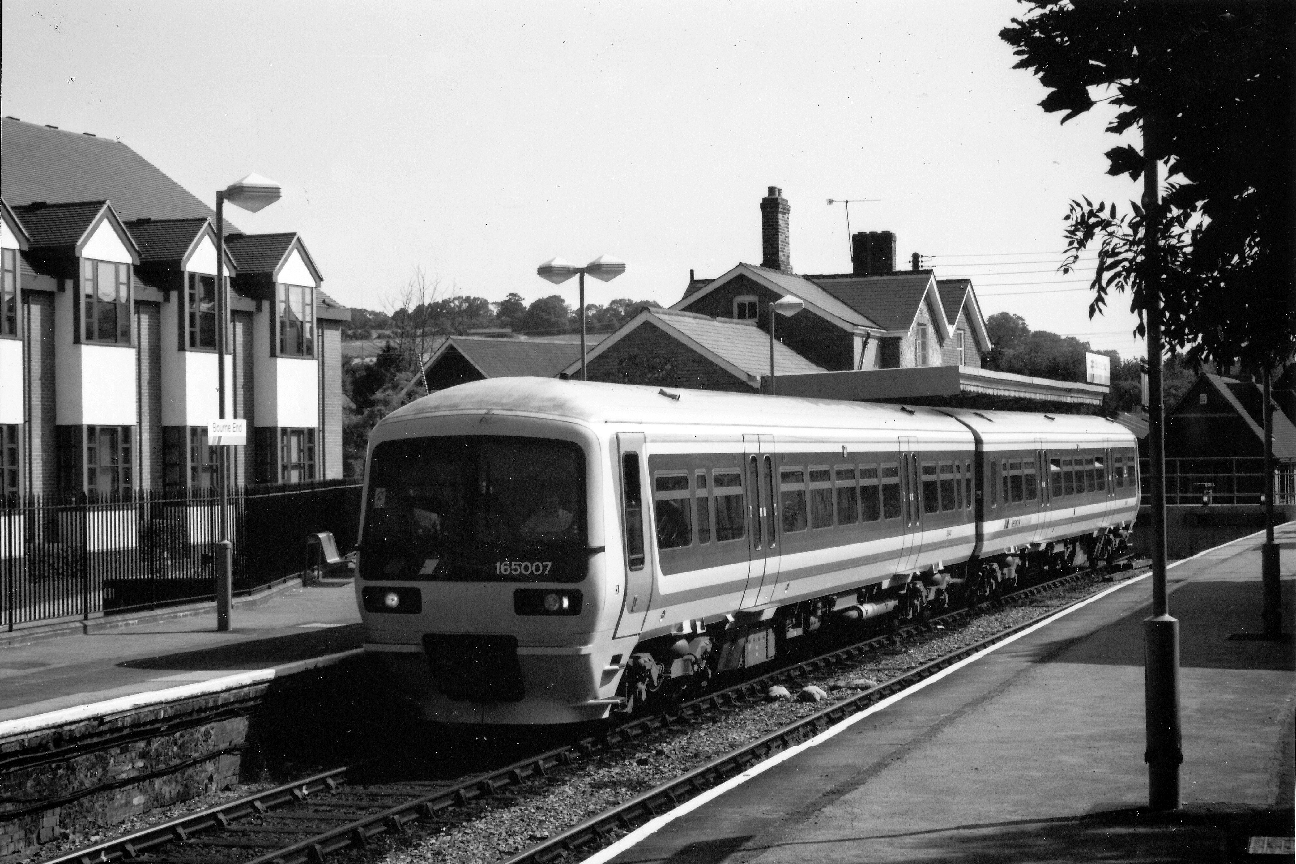 165007 prepares to depart from Bourne End
